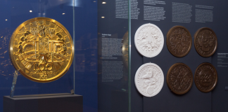 ČNB: Výstava 100 let česko-slovenské koruny - největší zlatá mince v Evropě